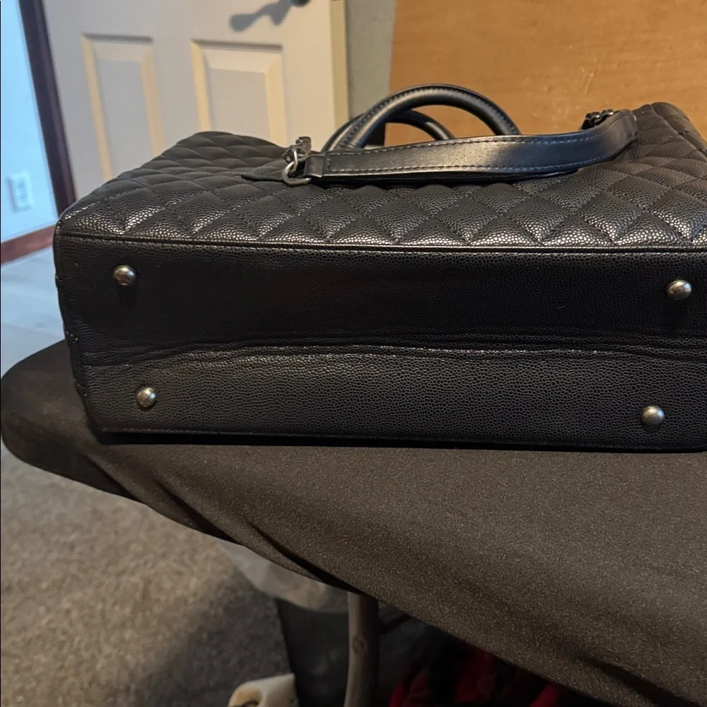 Large quilted tote bag with removable bag organizer - Picture 5 of 11